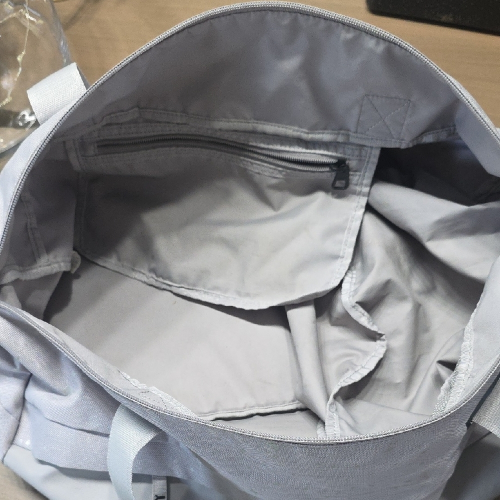 Nike Women's Light Gray Travel Bag - Picture 5 of 5